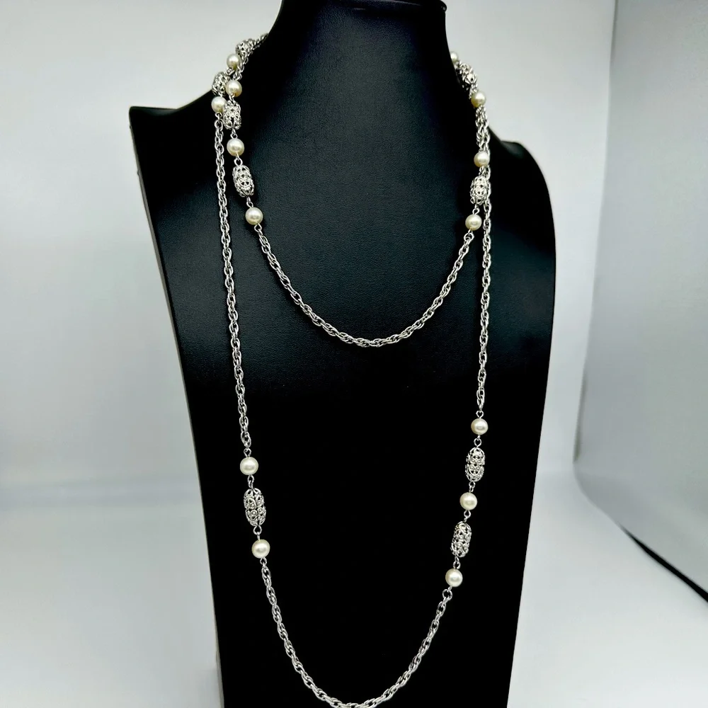 SIGNED SARAH COVENTRY vintage long Pearl silver Necklace Classic Timeless
